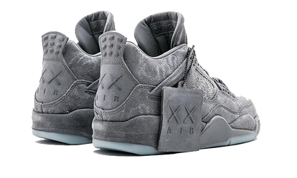 Air Jordan 4 Retro KAWS (USED/NO BOX)