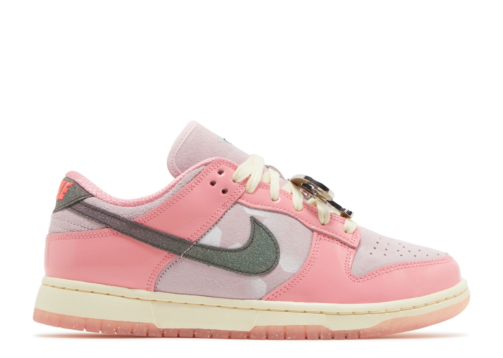 Nike Dunk Low LX Barbie