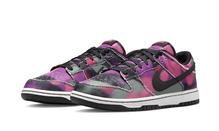 Dunk Low Graffiti Pink