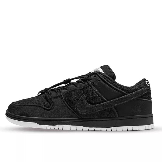 Nike SB Dunk Low Gnarhunters